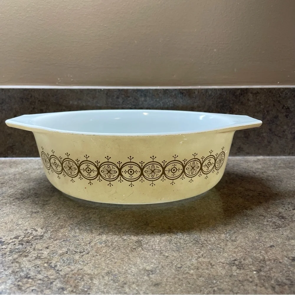 Pyrex Vintage Olive Medallion 043 1 1/2 Quart Bakeware